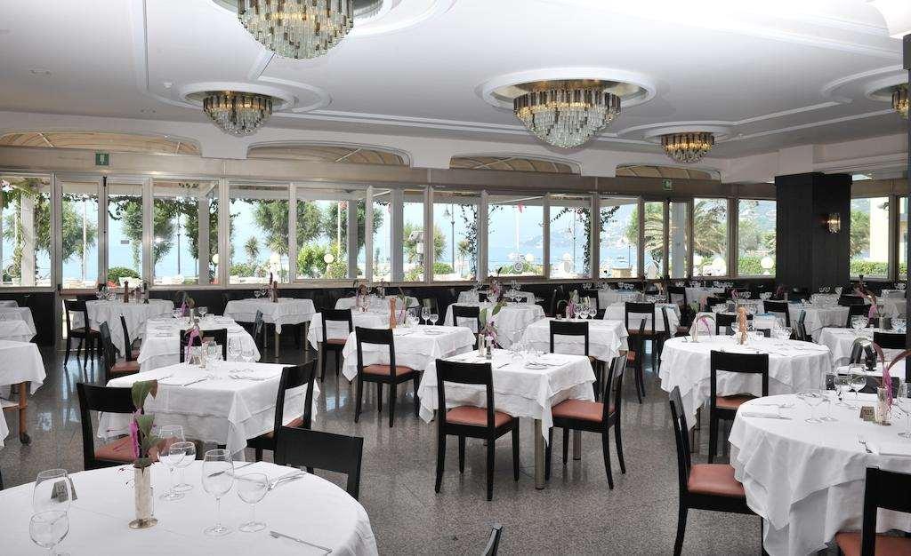 Hotel Pietra Di Luna Майорі Ресторан фото